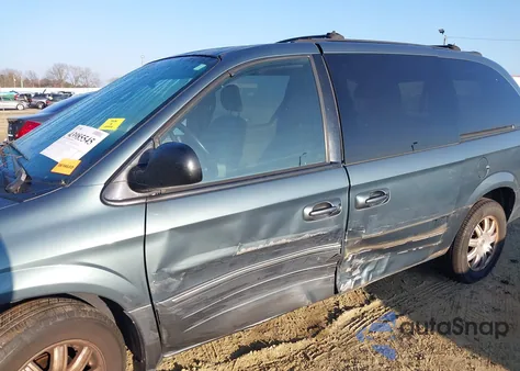 2005 Chrysler Town & Country Touring from USA, damaged, VIN 2C4GP54L75R171420